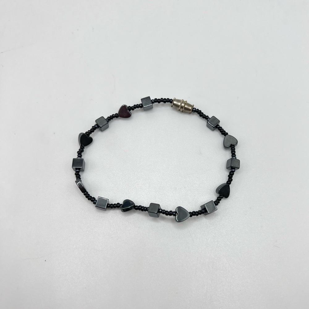 Hematite Heart & Square Bead Bracelet Black Twist Clasp 7.5”